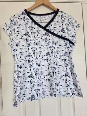 Garnet Hill White Navy Floral-Print Wrap Organic Cotton Tee